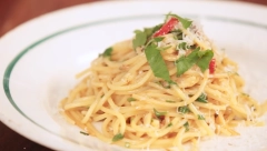 Ukus koji oduševljava: Pasta sa belim lukom i parmezanom