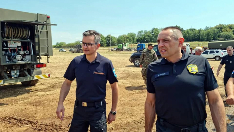 MINISTAR VULIN PRISUSTVOVAO AKCIJI Razbijena još jedna krijumčarska banda i nađeno hladno i vatreno oružje