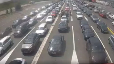 NA GRANICIMA KOLONE DUGE 4 KILOMETRA Turisti po paklenoj vrućini zarobljeni satima, evo gde je najkritičnije