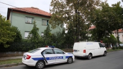 ZEMUNSKI UBICA KESEROM SMRSKAO GLAVU UJNI, REČ JE O LEČENOM NARKOMANU? Policija obila vrata i bacila suzavac da ga uhapsi (VIDEO)