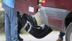 HOROR KOD LAĆARKA Telo žene nađeno na putu, sumnja se da ju je ubio automobil!