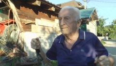 DEDA MILOVAN NE STIŽE DA ODGOVORI NA POZIVE Od kada je izlečio Čedu Jovanovića svi traže njegovu pomoć (FOTO)