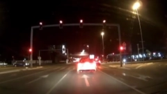 DIVLJAO KOD BLOKA 38, DRIFT KROZ CRVENO Snimljen nasilnik za volanom na Novom Beogradu! (VIDEO)