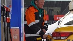 ZUBARKA BEZ ODEĆE DOŠLA NA PUMPU Prisutne zatekla neočekivana scena, evo šta se prethodno desilo