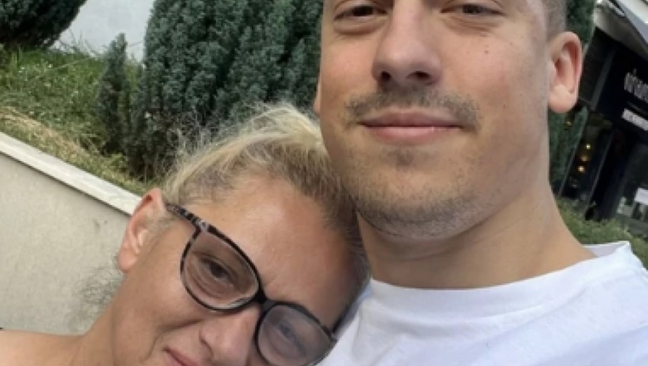 OPROSTILA MU JE SVE UVREDE Baka Prase u zagrljaju majke pokojne Kristine Kike Đukić, jutjuber poslao emotivnu poruku (FOTO)