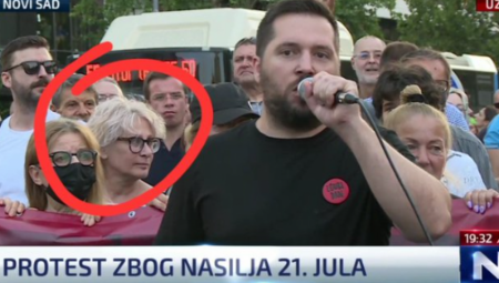 KREM LAŽNIH EKOLOGA Aida Ćorović gađala jajima Mladićev mural, nazivala Srbe fašistima, danas u prvim redovima na protestu u Novom Sadu (FOTO)