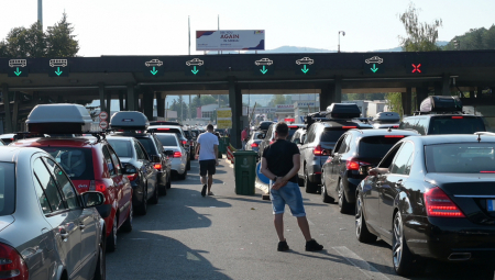 OGROMNA ZADRŽAVANJA NA GRANICAMA Na ovim prelazima čeka se čak pet sati!