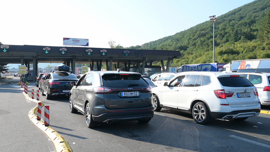 LETNJA SEZONA SE BLIŽI KRAJU Gužve na graničnim prelazima ne prestaju, evo gde su najduža zadržavanja