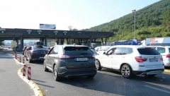 LETNJA SEZONA SE BLIŽI KRAJU Gužve na graničnim prelazima ne prestaju, evo gde su najduža zadržavanja