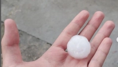 JAKO NEVREME POGODILO BEOGRAD  Grad veličine jajeta pada u Vinči i Leštanima (VIDEO)