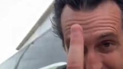 TRENER UKRAO ŠOU Iznervirao ga jedan od navijača, pa mu poručio jednu stvar (VIDEO)