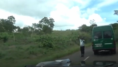 KRVOPROLIĆE NA MADAGASKARU! Banda ubila 30 ljudi, žene i decu žive zapalili