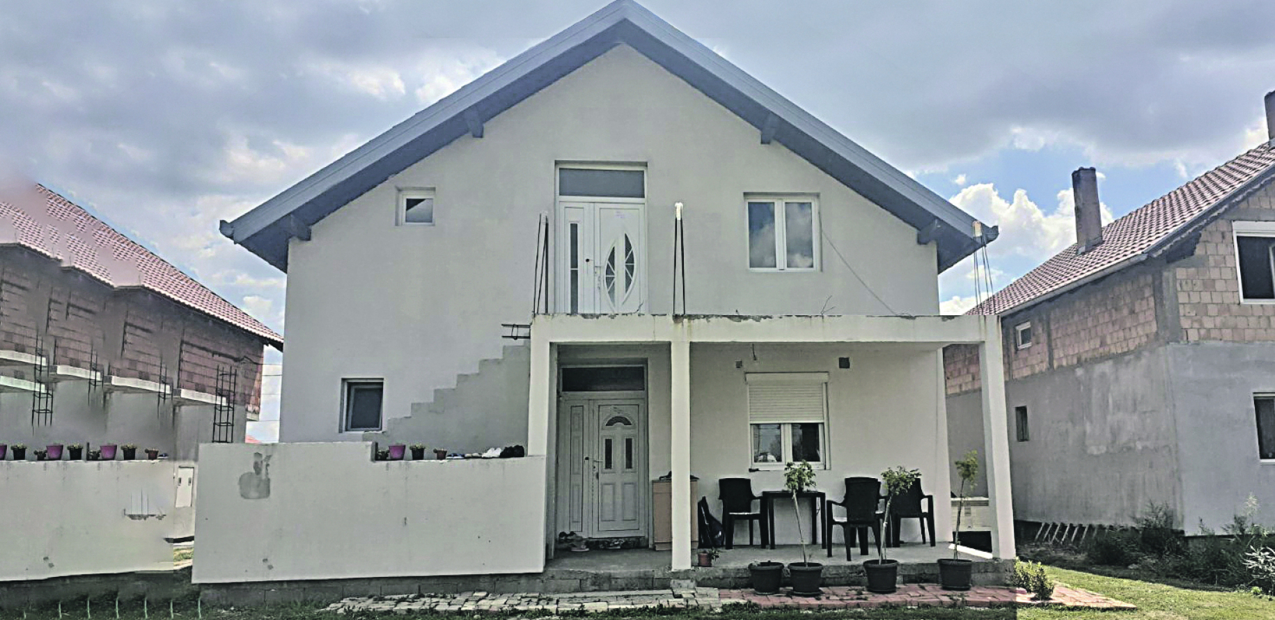 DETALJI UBISTVA I SAMOUBISTVA U BATAJNICI Ženi smrskao glavu sekirom, pa se obesio!