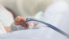 ČETVORO UMRLO, PREKO 400 DECE ZARAŽENO Sumnja se da im je pedijatar preneo HIV, roditelji u panici!