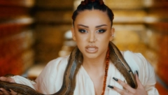 BRESKVICA ŽIVI U ŠUMI SA ŽIVOTINJAMA Pevačica otkrila sve tajne, priznala i da li pati za Vojažem