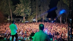 SAŠA KOVAČEVIĆ ZAPALIO PIROT! Pet hiljada ljudi pevalo uglas sve njegove hitove (VIDEO)