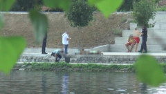 U MORAVI SE UTOPILA ŽENA Spasioci su uskočili u vodu čim su primetili telo, ali je već bilo kasno (FOTO)