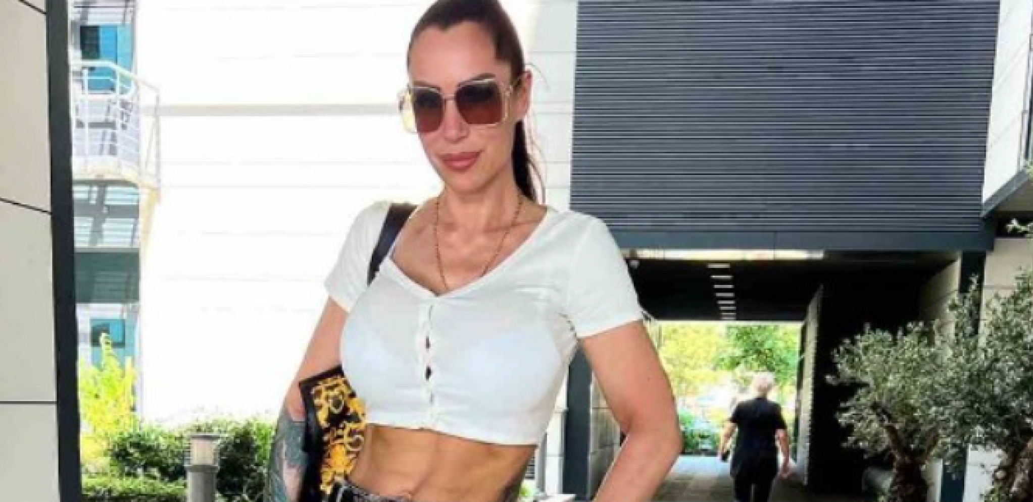 SKINULA SE MAJKA KONTROVERZNE RIJALITI UČESNICE! Pozirala u minijaturnom bikiniju, ovakvu je do sada niste videli