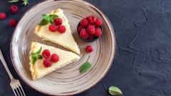 Topi se u ustima: Čizkejk sa malinama i belom čokoladom