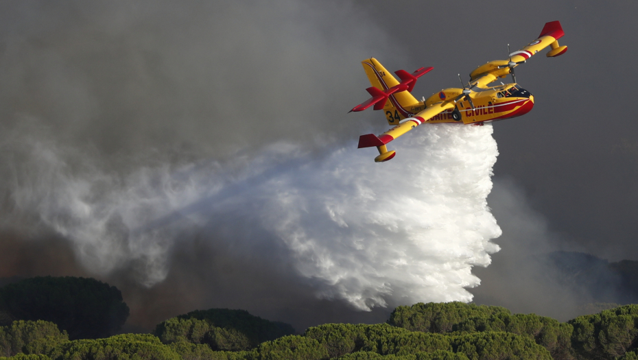 VATRENA STIHIJA BUKTI KOD PULSKOG AERODROMA U Istarskoj županiji u toku je gašenje tri požara otvorenog prostora