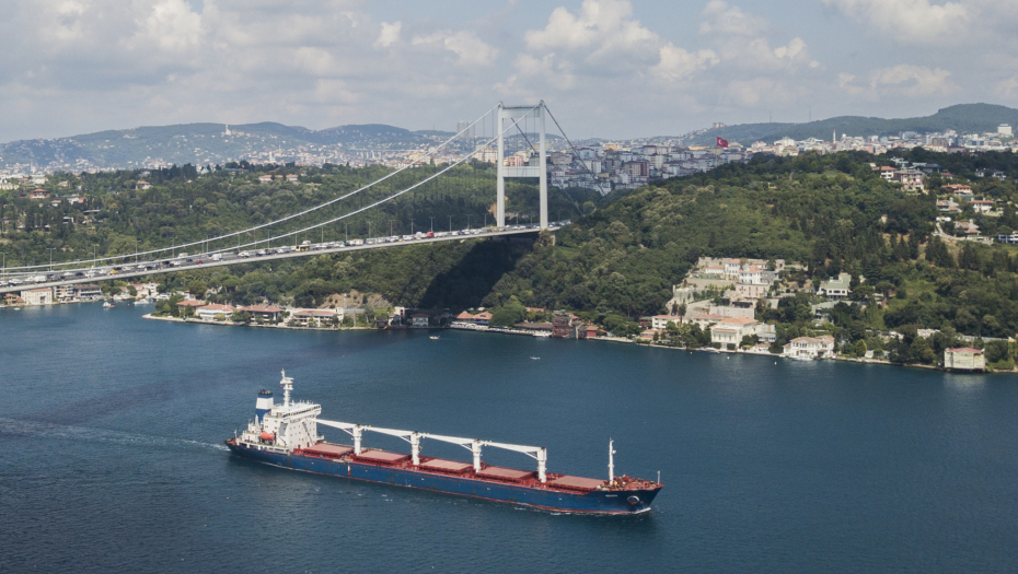 TERETNI BROD SA KUKURUZOM IZ UKRAJINE PREBAČEN U ISTANBUL Bosfor ponovo otvoren za plovidbu