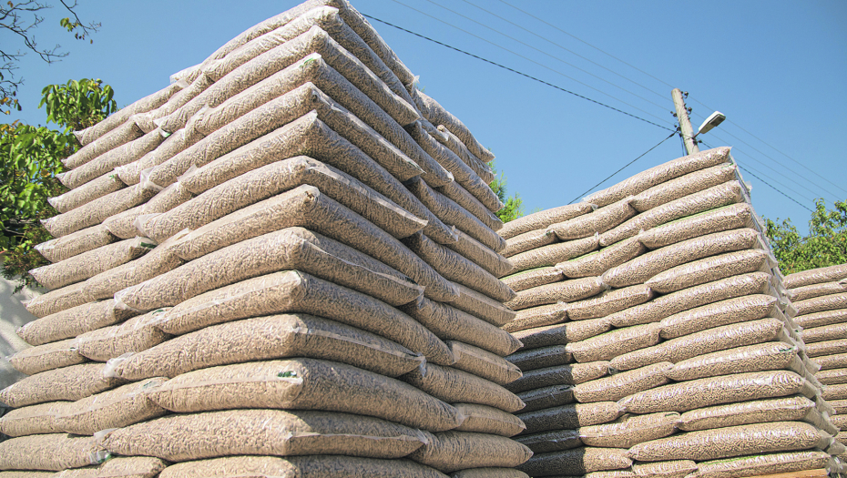 PELETA IMA, ALI NEĆE DA GA PRODAJU! Stovarišta tvrde da su na gubitku ako ogrev prodaju po garantovanoj ceni