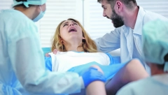 STOP MALTRETIRANJU NA POROĐAJU Neke hrabre žene su pokrenule peticiju protiv akušera