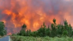 VATRENI "MONSTRUM" GUTA FRANCUSKU OBLAST Jak vetar i visoke temperature ometaju gašenje požara (VIDEO)