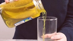 "VITAMINSKI KOKTEL" IZ TEGLE Nikako ne prosipajte vodu od kiselih krastavaca -može da štiti jetru, ubrzava probavu i pomaže kod dijabetesa