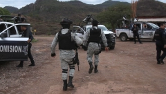 PRONAĐENO STOTINE MIGRANATA U NAPUŠTENOJ PRIKOLICI Jeziva scena u Meksiku