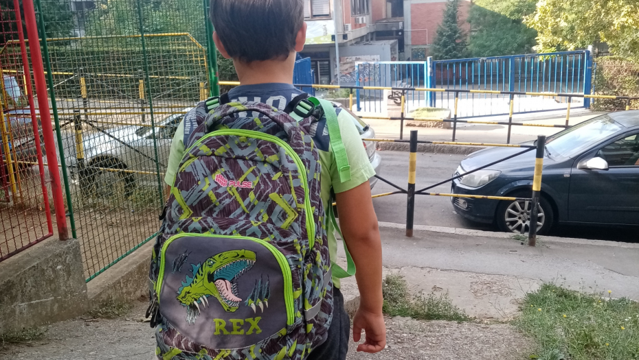 KOLIKO KOŠTA DA SPREMITE DETE ZA ŠKOLU? Knjige, sveske, pribor, još ako imate dva đaka, ovo je TAČNA CIFRA koju treba da izdvojite
