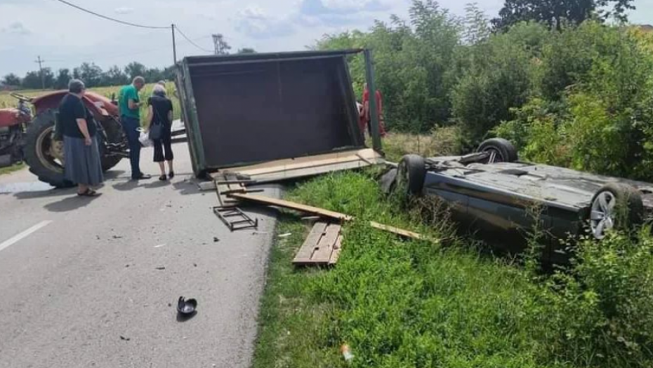 TEŠKA SAOBRAĆAJNA NESREĆA Šest osoba povređeno u sudaru traktora i BMW-a (FOTO)