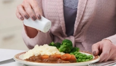 KAKO SMANJITI APETIT NA PRIRODAN NAČIN? Pre glavnog jela pojedite ovo, a vodu ne bi trebalo piti tokom obroka