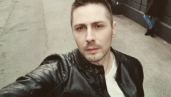 MAMA MU BIRA MLADU Sin našeg poznatog pevača traži ženu u rijalitiju, a odnos njegovih roditelja tek je šokantan