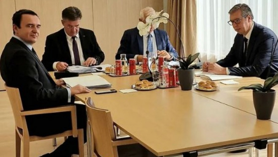PRIŠTINSKI UDAR NA EU Obustavićemo dijalog ako nastave da insistiraju na formiranju ZSO!