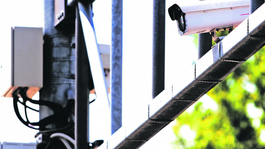 PAZI, SNIMA SE! NOV NAČIN MERENJA BRZINE NA AUTO-PUTU! Gde su kamere, koliko košta nepoštovanje propisa?