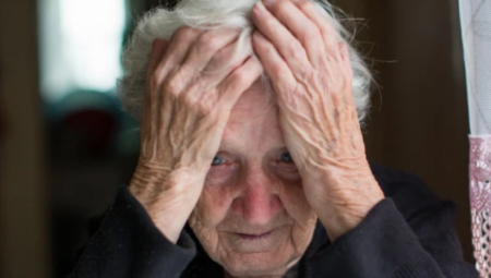 STAVILI JOJ SELOTEJP NA USTA, UMOTALI JE U JORGAN I IZDURALI JE KRVNIČKI Novi detalji pljačke starice u okolini Bečeja