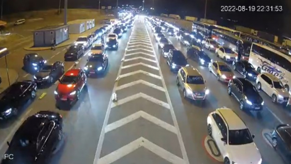 NA PREŠEVU NEPREGLEDNA KOLONA VOZILA Kolaps na prelazu iz Severne Makedonije, evo zašto (VIDEO)