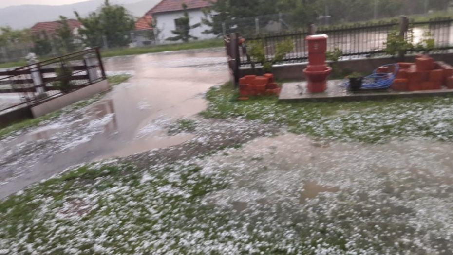 KATASTROFALNO NEVREME U PRIJEPOLJU Grad veličine oraha, zabelele se livade u Zapadnoj Srbiji (VIDEO)
