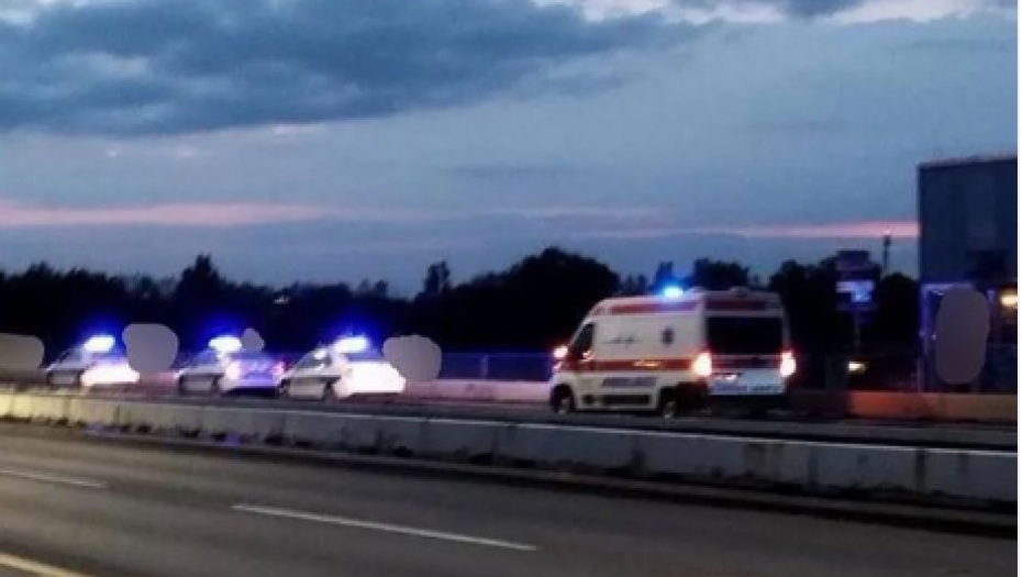 DRAMA U BEOGRADU Muškarac preskočio ogradu na Brankovom mostu, pretio da će se ubiti (FOTO)