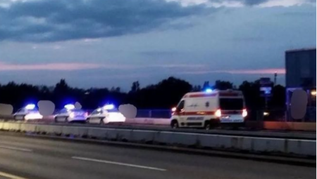 NA BRANKOVOM MOSTU DRAMA, SREĆAN KRAJ Muškarac želeo da skoči, puno policije i hitne pomoći, sprečili ga u nameri  (FOTO,VIDEO)