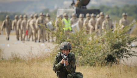 "KOMANDO BATALJON" STIGAO NA KOSOVO Specijalci sa dugim cevima raspoređeni oko Peći!