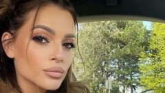 PRAVA BOMBA! Jelena Kostov posle porođaja izgleda brutalno, objavila fotku u peškiru, usijala društvene mreže (FOTO)