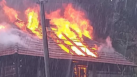 SRBINU GROM SPALIO SVE ŠTO JE IMAO Udario u banderu, kuća izgorela do temelja! (FOTO)
