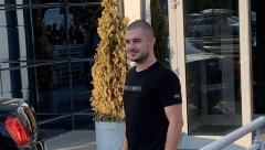 GRUJA ULAZI U ZADRUGU 6 Rijaliti preljubnik okrenuo novi list, skandali mu došli glave, a društvo mu pravi ovaj misteriozni muškarac