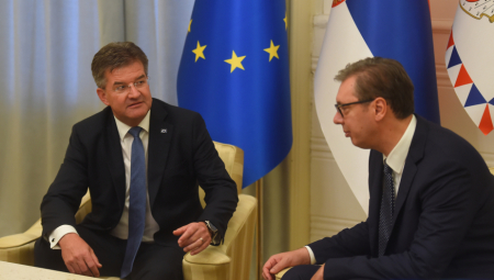 SASTALI SE VUČIĆ I LAJČAK Čeka se odluka predsednika!