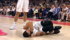 MUK U "ARENI" Povredio se Vasilije Micić, srpski košarkaš iznet sa terena