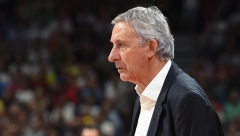 PEŠIĆ DRŽAO PREDAVANJE, PA SE DOTAKAO DERBIJA Dva naša najbolja arbitra nisu bila na jučerašnjoj utakmici