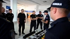OBEZBEDILI SMO NAJSAVREMENIJU OPREMU Ministar Vulin obišao pripadnike granične policije (FOTO)