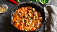 DA LI STE VEĆ PROBALI PILEĆI GULAŠ? Ukus će vas raspametiti, sa ovim sastojcima je najbolji na svetu